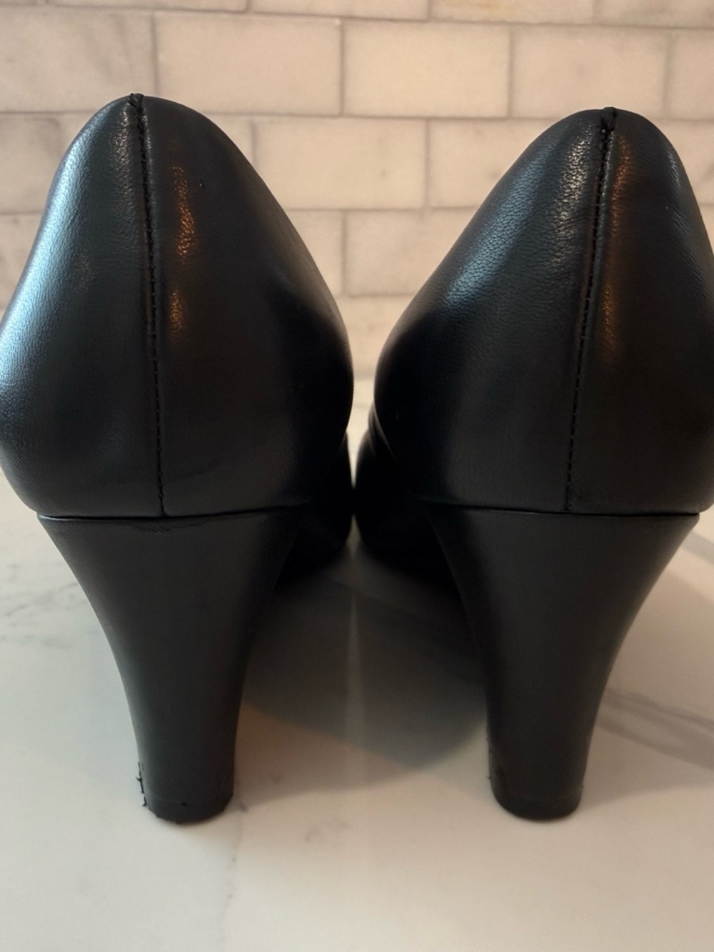 Tory Burch Black Leather Ballet Flats with Gold Logo - Picture 5 of 6